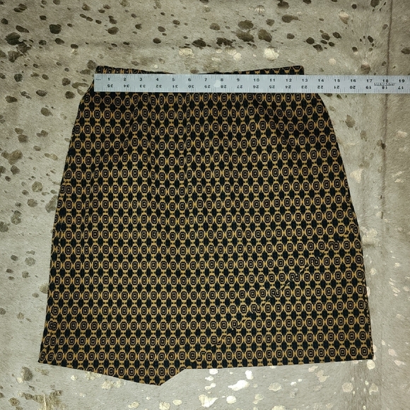 Elegant Black and Gold Patterned Skirt - Picture 1 of 3